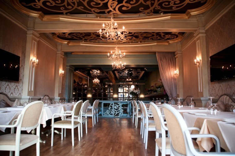 Ресторан Чаплин-Холл VIP-зал с панорамными окнами