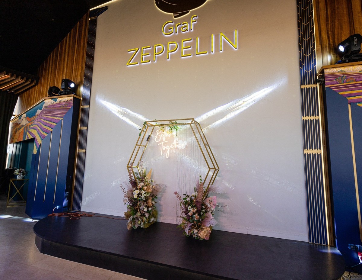 Панорамный ресторан Граф Цеппелин / Graf Zeppelin Основной зал