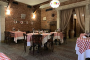Ресторан Мама Рома / Mama Roma. Зал с камином