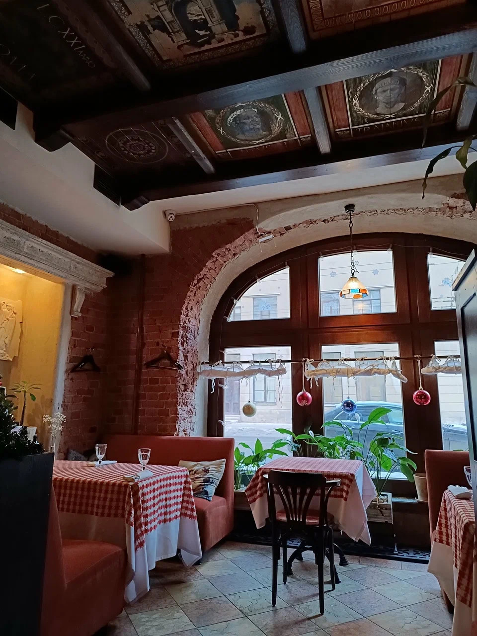 Ресторан Мама Рома / Mama Roma Зал в стиле итальянского патио